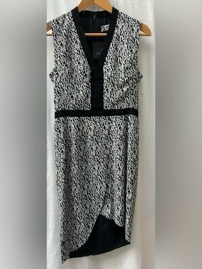 Lanvin Black & White Sleeveless V-Neck Asymmetric Dress NWT FR38/US6